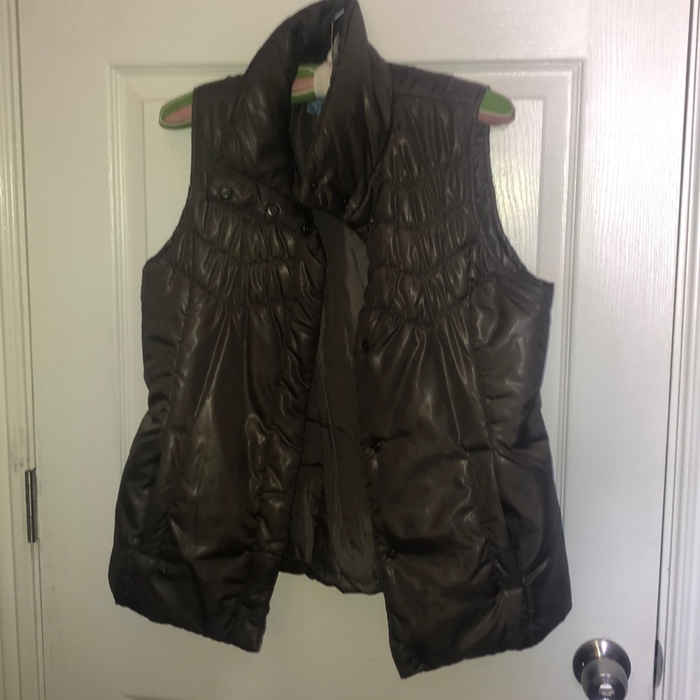 Izod beige polyester vest